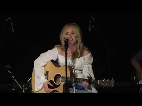 Anna Duboc Godsend live performance