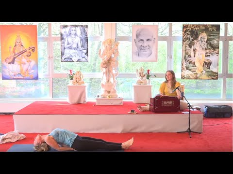 Mantra-Yogastunde mit Radha Prema - Live 9:15 Uhr 16.04.2020