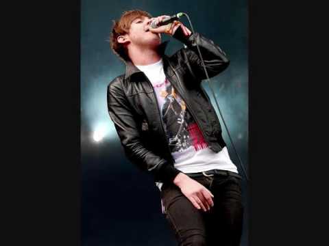 Kids In Glass Houses- Historia lyrics