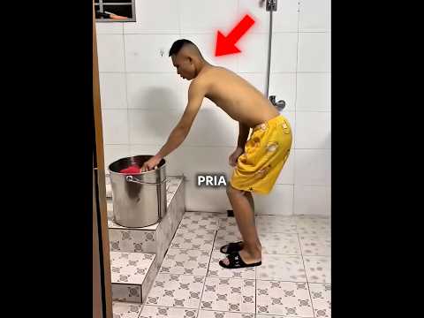Kelakuan Pria Ini Saat Mandi di Musim Dingin Bikin Ngakak! 😂 #funny #shorts