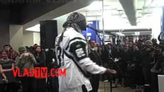 Wyclef Live Freestyle With Guitar, Mentions 50 Cent