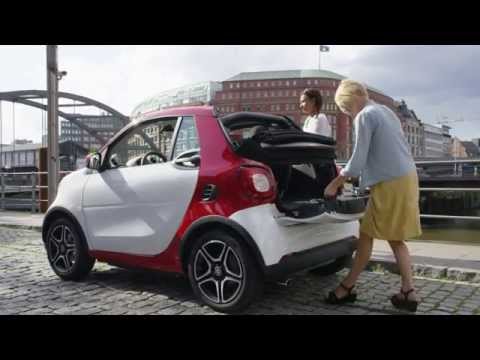 Smart Fortwo Cabrio - Red Color : Video on the Road
