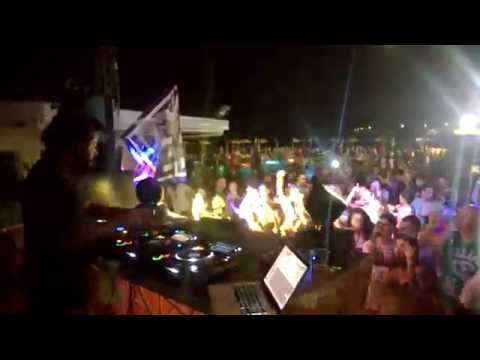 The Jillionaire [Major Lazer / Feel Up Rec] plays "LEAN ON" |Rome 25.07.2015 RUM NIGHT|