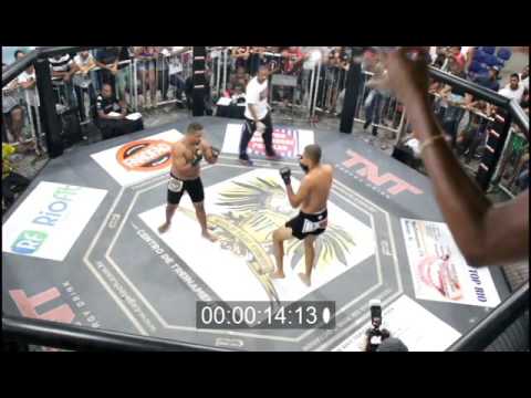 WFC2 - 93 kg: Alan Bispo finalizou Felipe Ribeiro aos 37s do 1R