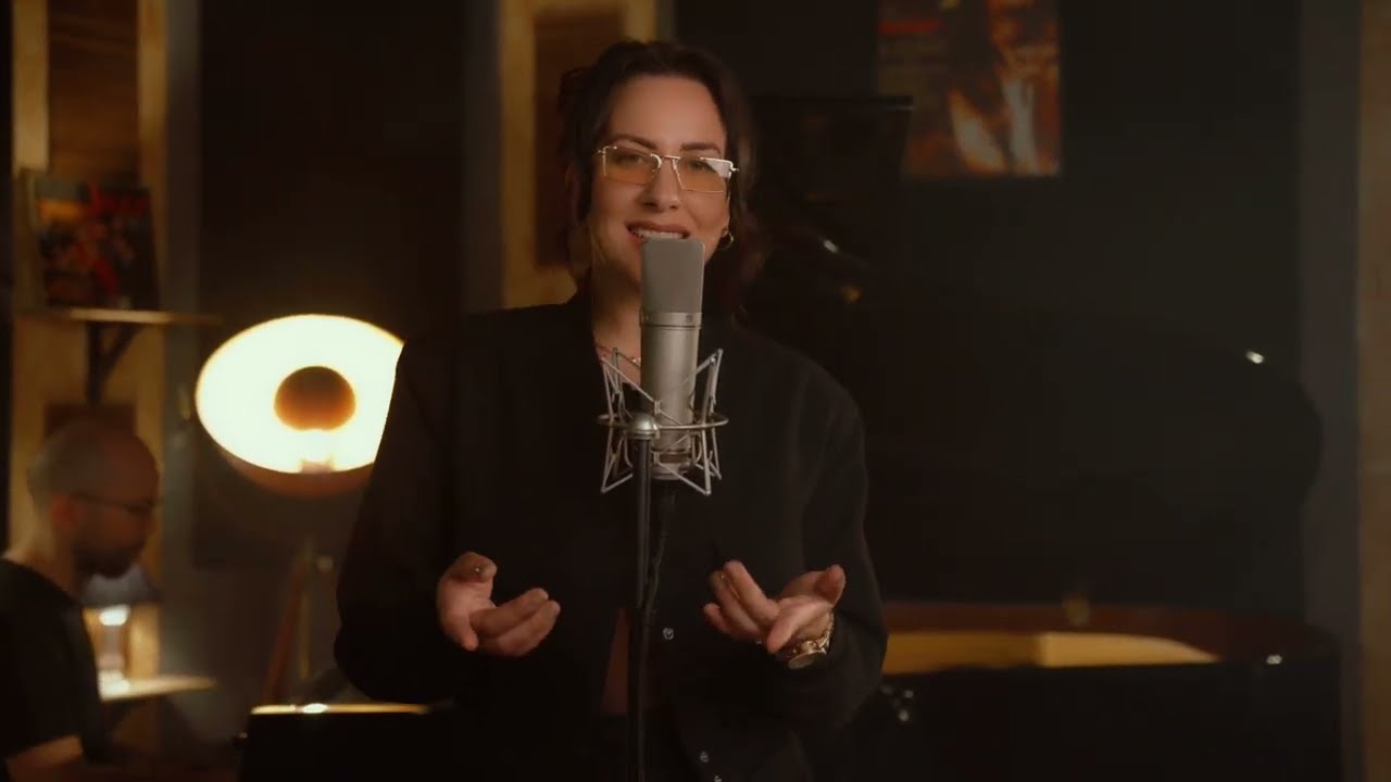 LARA MORR - Len raz  [Official Music Video]