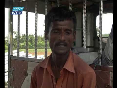 ভোলার মহাসড়কের পাশে স্তুপ করে রাখা হয়েছে পল্লী বিদ্যুতের খুঁটি