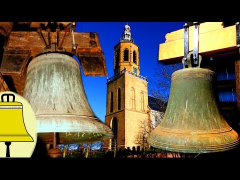 Dronrijp Friesland: Klokken voor en na de restauratie / reconstructie van de Salviuskerk (Plena)