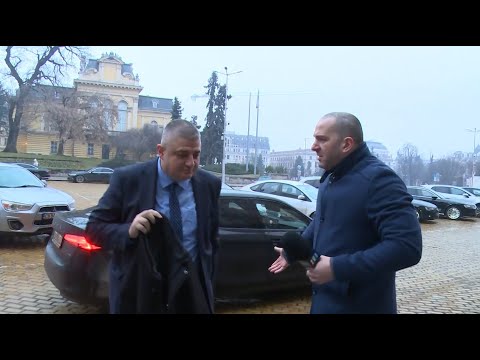 Питам депутатите: страх ли ги е от РАДЕВ?