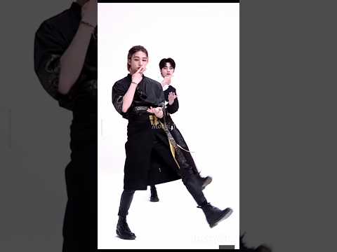 Hyunjin's iconic dance step 😁 #kpop #skz #hyunjin #changbin #felix #bangchan #seungmin #yt #ytshort