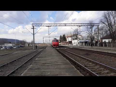 Trenul R 5504 Suceava Nord-Pascani părăsește gara Dolhasca cu un salut foarte frumos