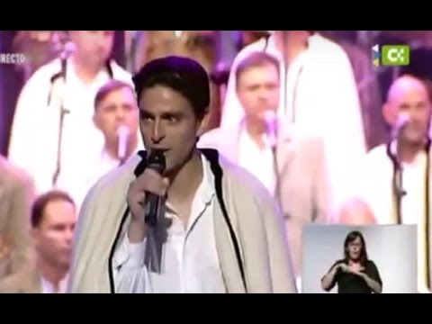 Los Sabandeños y los Gofiones cantan un popurri.