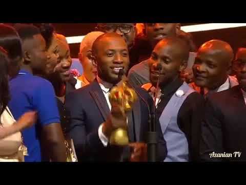 Dumi Mkokstad ULWANDLE awarded song of the Year!!🏆🎊 🎉