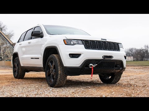 Jeep Grand Cherokee WK2 Hidden Winch Mount by Rough Country