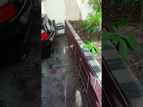 mur-gabion-clôture-lattes-bois-cyprès-jardin-contemporain