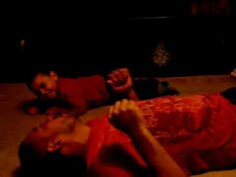 nino golpea a su padre