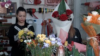 Червени рози и орхидеи купуват мъжете на жените си за 8 март в Хасково
