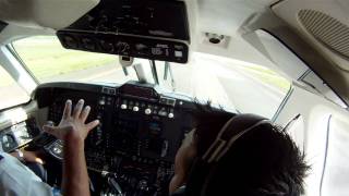 preview picture of video 'Beechcraft King Air Cockpit Landing MHTG'