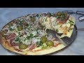 LERNEN SIE WIE MAN PFEFFER UND GEMISCHTE PIZZA Mit Preiswertem Teig HERSTELLT
