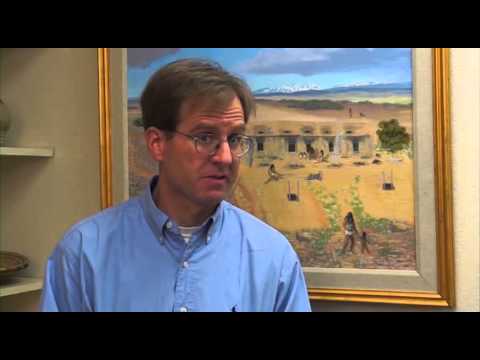 What languages do modern Pueblo people speak?