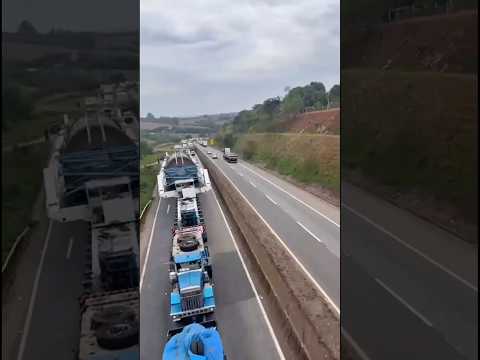 Mega carreta de 123 metros impressiona motoristas na Fernão Dias