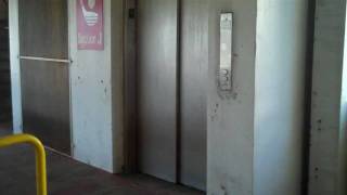 preview picture of video 'Worcester: Montgomery HIGHdraulic Elevator  [RED #1] @ City Square (RIP 2011)'