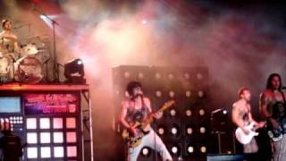&quot;Keep the Party Alive&quot; - Family Force 5 (Live HQ)