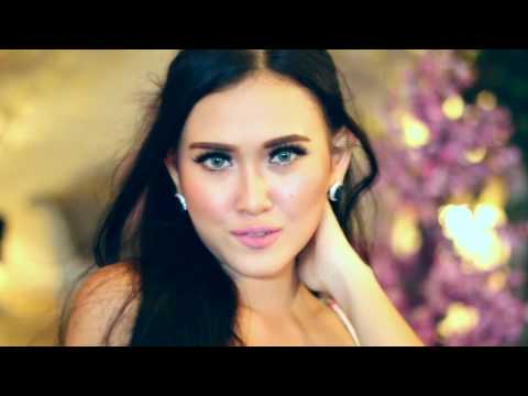 MEGGY DIAZ  - VIDEO CLIP GANTUNG AKU DI MONAS
