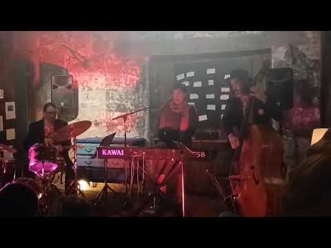 Zulie et Les SakuraBoys Dors bien Live à La Cheminée