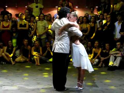 Sebastian Arce & Mariana Montes 'Elegante papirusa', Moscow2009