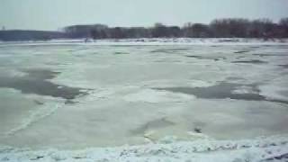 preview picture of video 'Danube River Vidin 13.02.2012.'