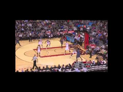 Matt Carroll hits a Jumpshot vs the Raptors