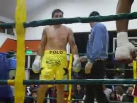 Festejos de Mauricio Casedas que ganó por KO en el 1er round.