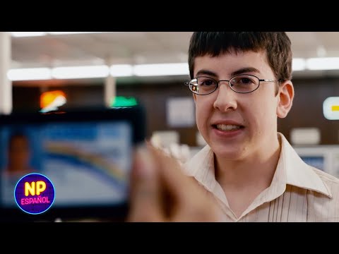 McLovin' Uses His Fake ID at a Liquor Store | Super Cool (2007) | Now Español