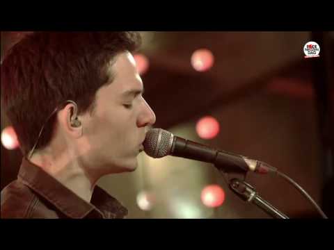 Rode Neuzen Dag: Milo Meskens - New Beginning (live bij Q)