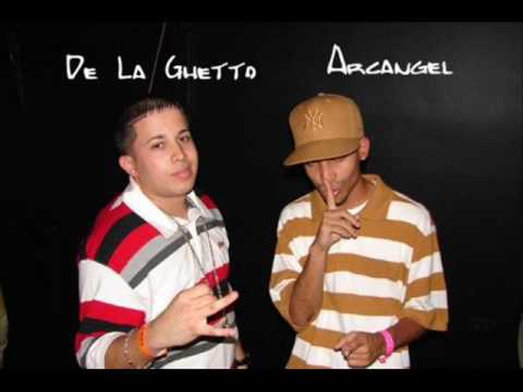 Ella Me Enloquece Bailando - Arcangel Y De La Ghetto