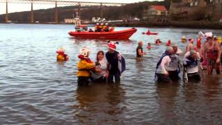 preview picture of video 'Loony Dook South Queensferry Forth Estuary By Edinburgh Scotland 2013'