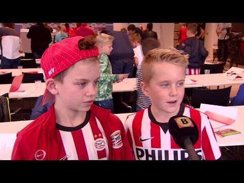 Kinderen komen onverwacht uit de hoek tijdens kinderpersconferentie PSV