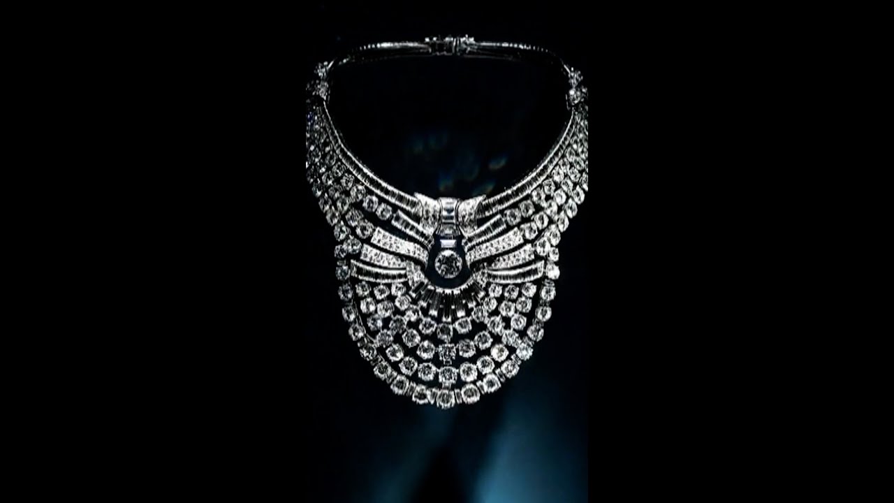 Video: Two men smash case, steal $4M Van Cleef & Arpels necklace from Vienna MAK museum