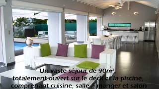 preview picture of video 'Vidéo : Location Villa de prestige La Coulée Bleue Guadeloupe'