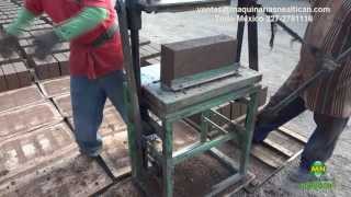 preview picture of video 'Trozadora Manual de golpe para fabricar block con apariencia de piedra'