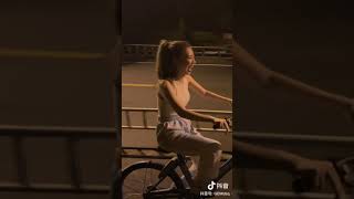 [問卦] 鄧紫棋31歲才學騎腳踏車？