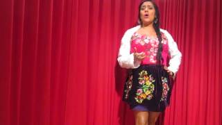 Lila Downs canta Una cruz de madera