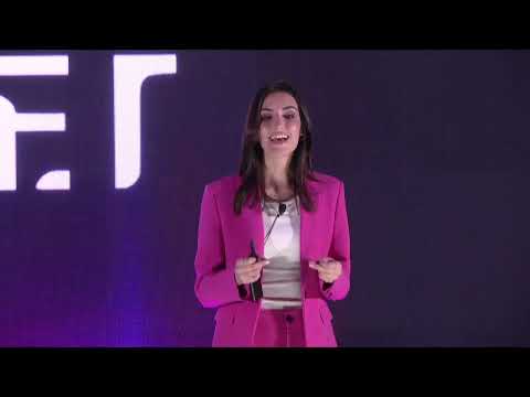 Eres inmensamente valioso siendo tú | Andrea Quintanilla - YouTube