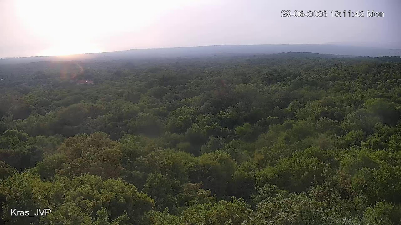 Live webcam view of Panorama del Karst de Stup