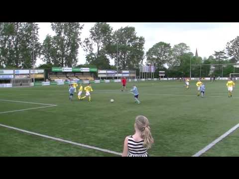 Mooi uitgespeeld doelpunt van de mannen van FC Den Helder E7