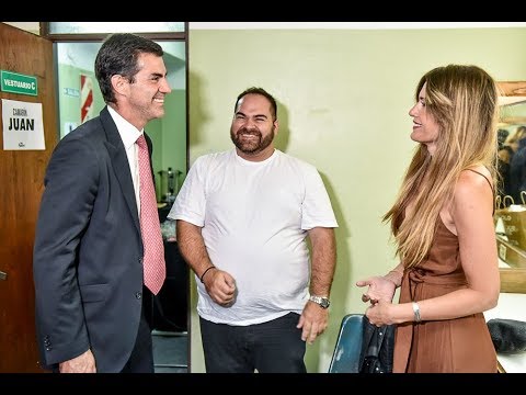 El Gobernador asistió a la presentación del cantante Juan Fuentes