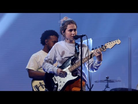 Rising Star Clairo Performs 'Bags'