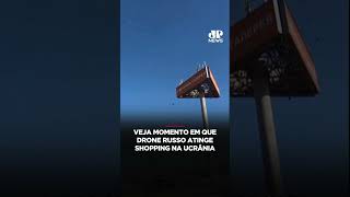 Veja momento em que drone russo atinge shopping na Ucrânia #Shorts