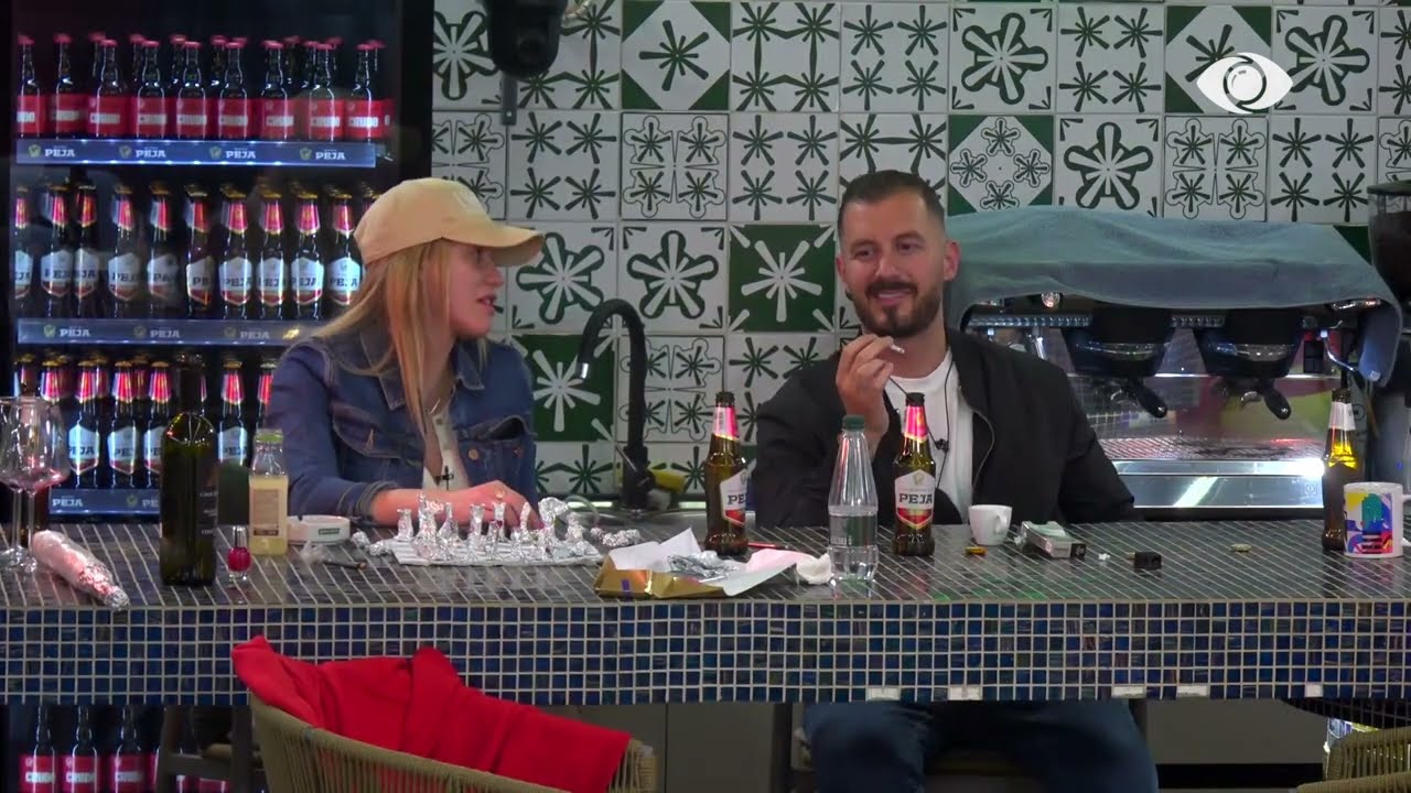 Erjola, Juli, Romeo dhe Françeska përloten teksa dëgjojnë Guns N' Roses