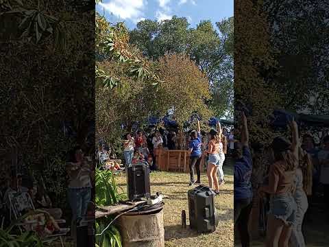 Ritmos Latinos en Aniversario de la Biblioteca Comunitaria de Esperanza